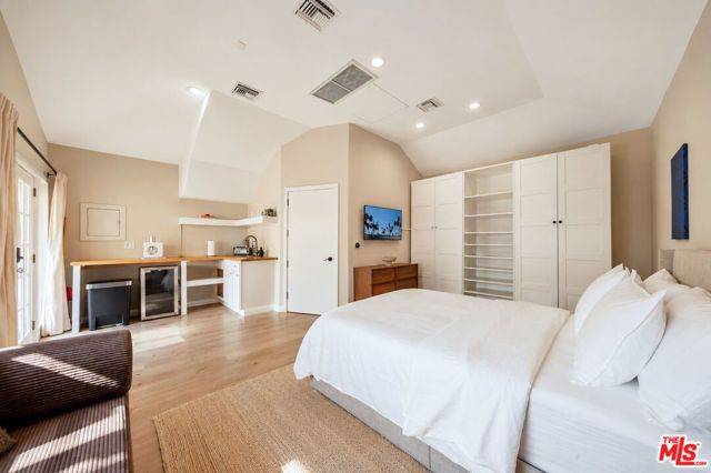6537 Moore Drive, Los Angeles, CA 90048