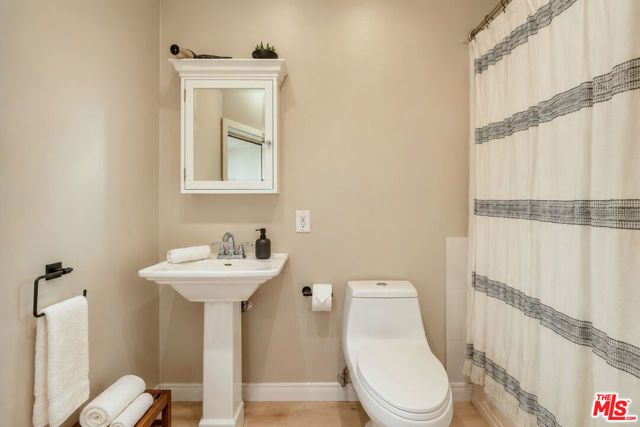 6537 Moore Drive, Los Angeles, CA 90048