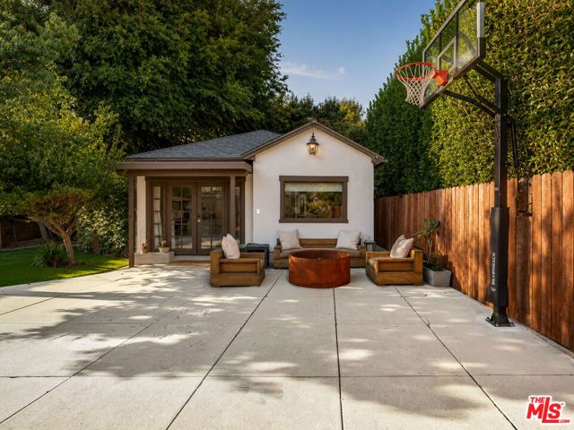6537 Moore Drive, Los Angeles, CA 90048