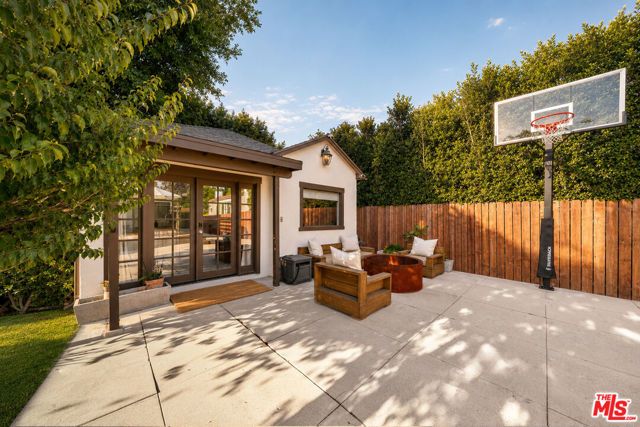 6537 Moore Drive, Los Angeles, CA 90048