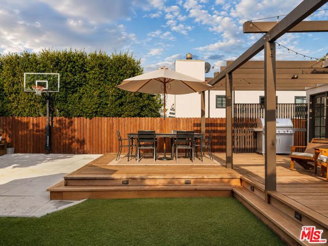 6537 Moore Drive, Los Angeles, CA 90048