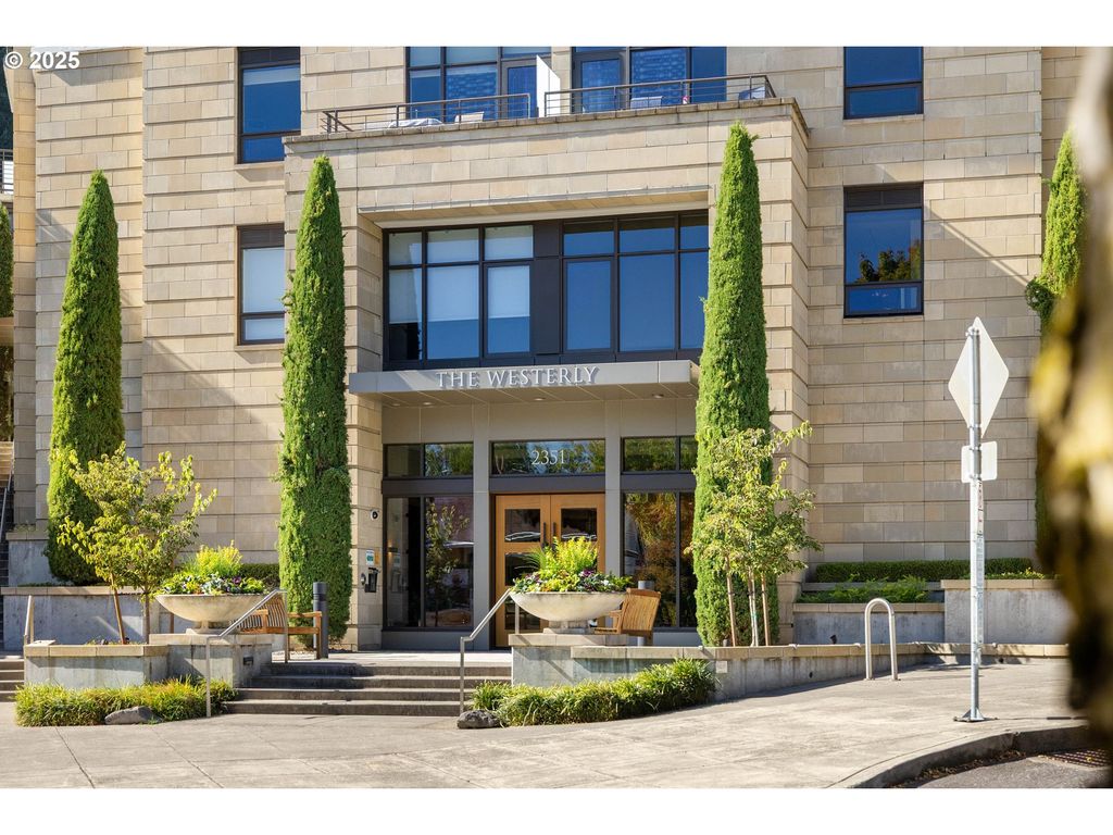 2351 Nw WESTOVER Rd 307, Portland, OR 97210