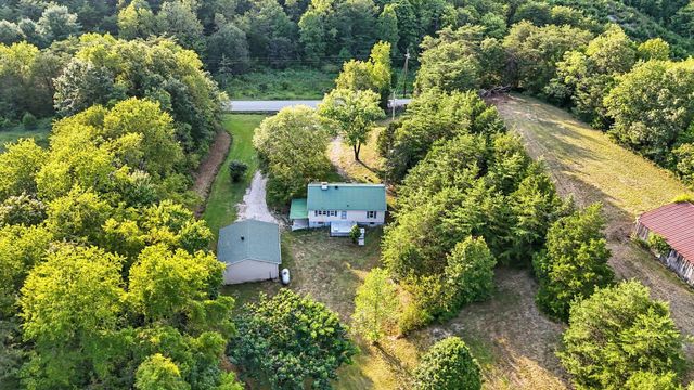 2498 Spout Springs Road, Irvine, KY 40336