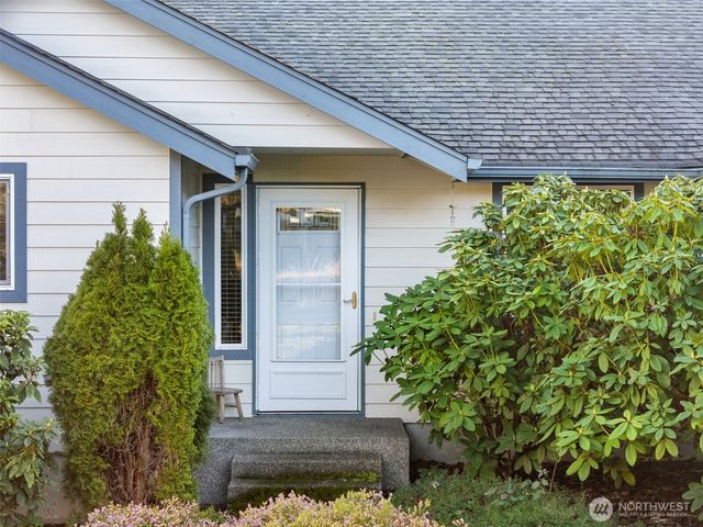 120 Skylark Court, Allyn, WA 98524