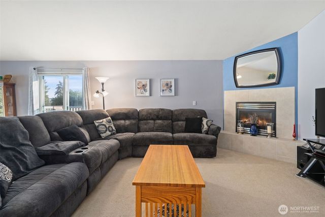 120 Skylark Court, Allyn, WA 98524