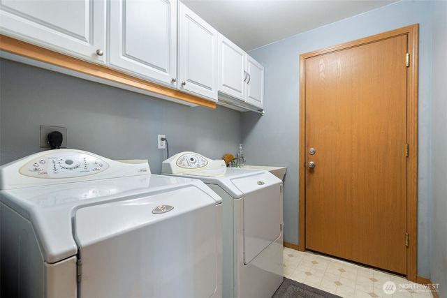 120 Skylark Court, Allyn, WA 98524