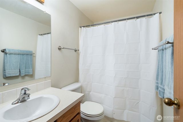 120 Skylark Court, Allyn, WA 98524