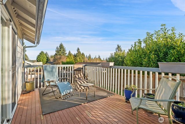 120 Skylark Court, Allyn, WA 98524