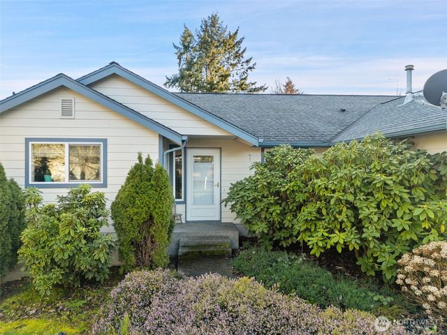 120 Skylark Court, Allyn, WA 98524