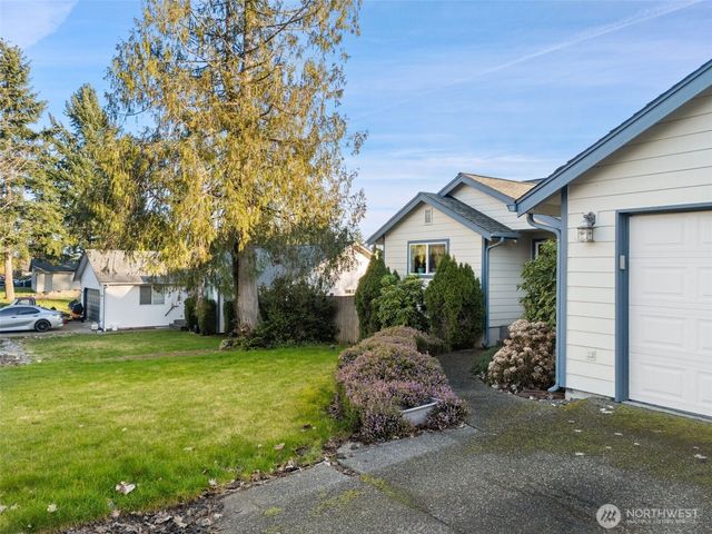 120 Skylark Court, Allyn, WA 98524
