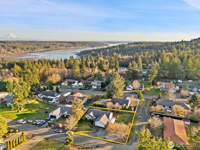 120 Skylark Court, Allyn, WA 98524