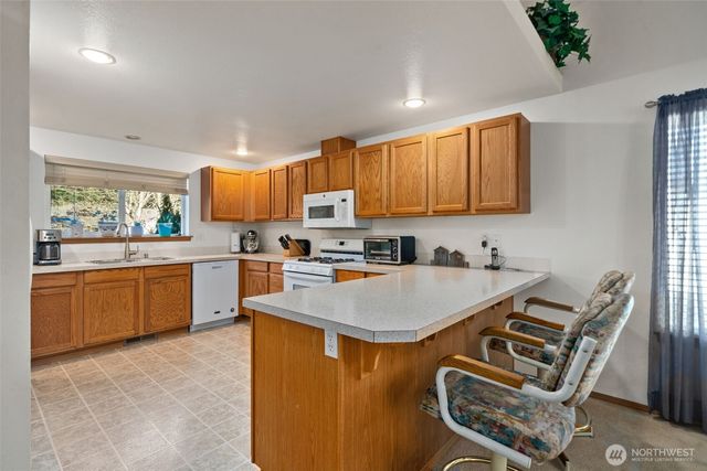 120 Skylark Court, Allyn, WA 98524