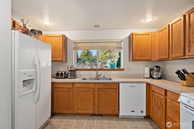 120 Skylark Court, Allyn, WA 98524