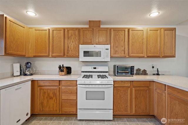 120 Skylark Court, Allyn, WA 98524