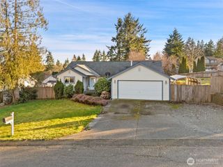 120 Skylark Court, Allyn, WA 98524