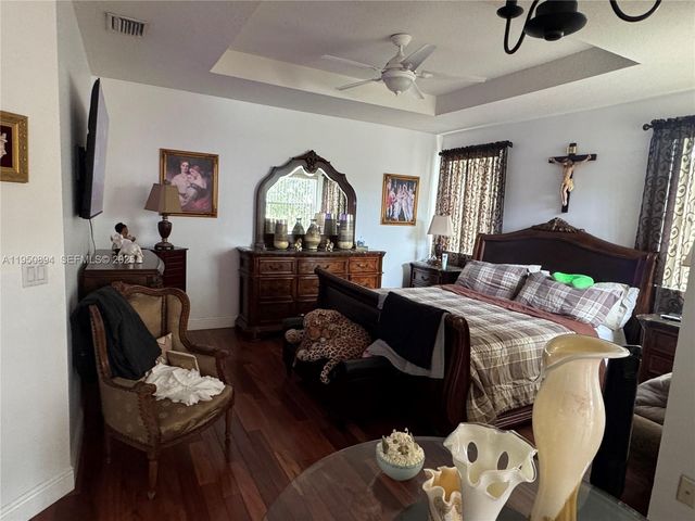 16062 SW 43rd Ter, Miami, FL 33185