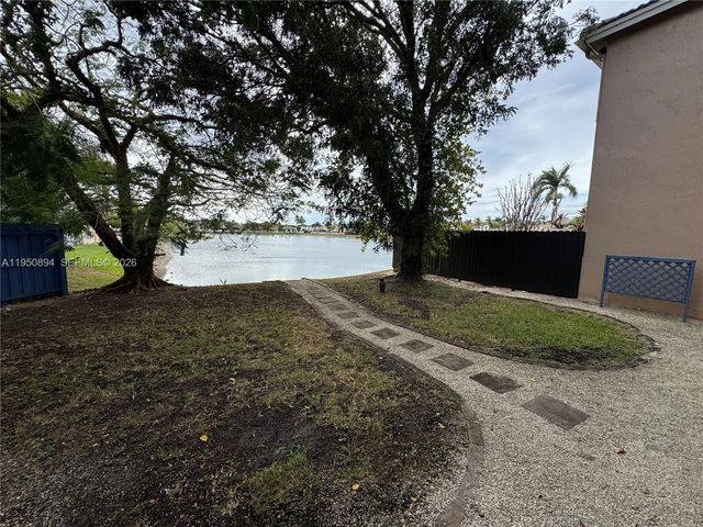 16062 SW 43rd Ter, Miami, FL 33185