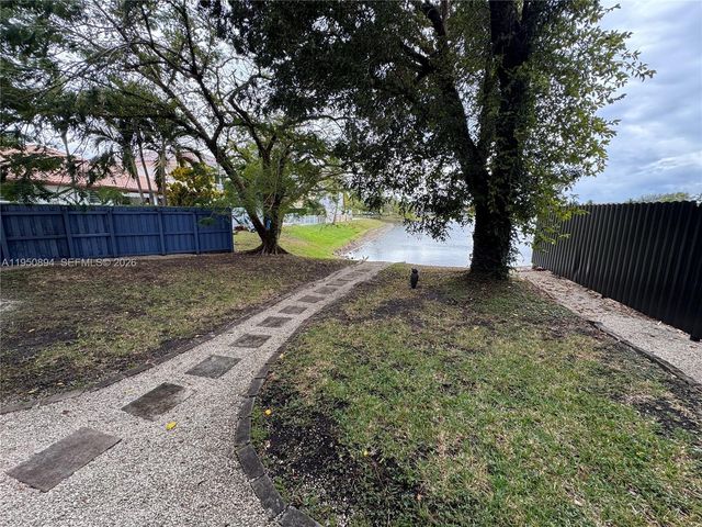 16062 SW 43rd Ter, Miami, FL 33185