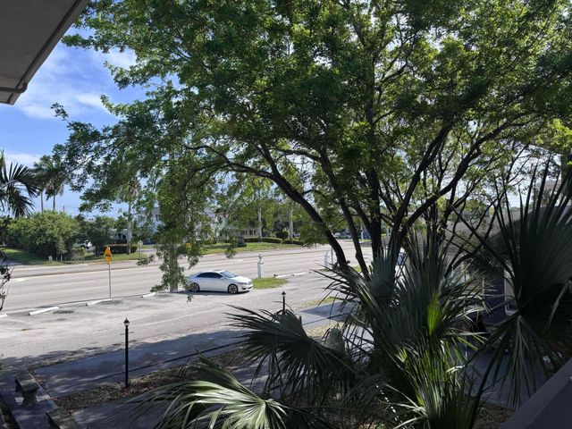 1150 E Sample Road, Pompano Beach, FL 33064