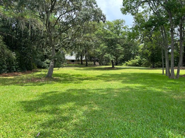 860 N Shem Drive, Mount Pleasant, SC 29464