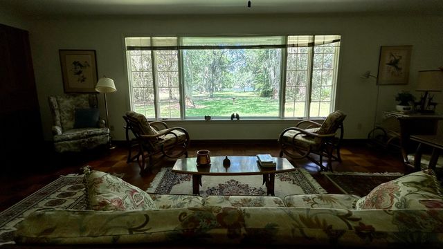 860 N Shem Drive, Mount Pleasant, SC 29464