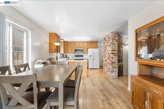 21330 Kahlert St, Castro Valley, CA 94546