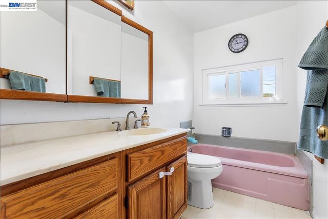 21330 Kahlert St, Castro Valley, CA 94546