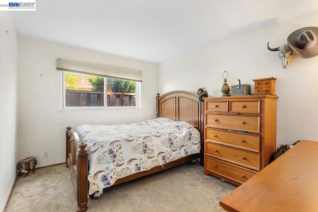 21330 Kahlert St, Castro Valley, CA 94546