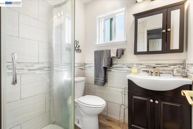 21330 Kahlert St, Castro Valley, CA 94546