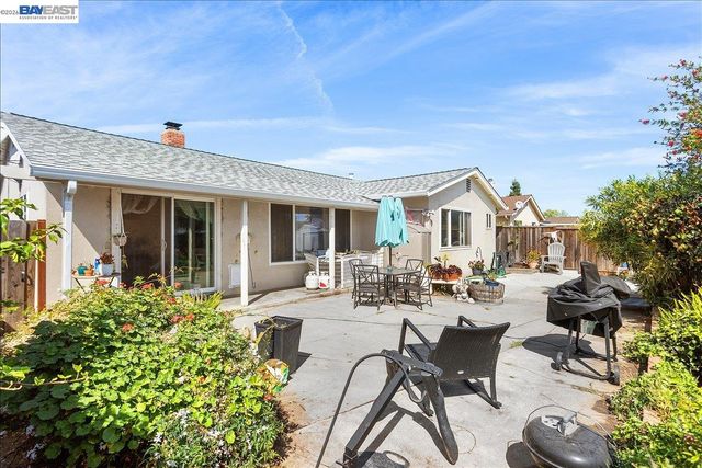 21330 Kahlert St, Castro Valley, CA 94546