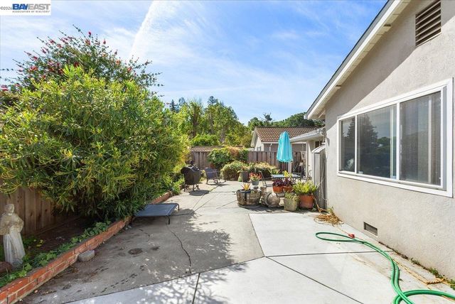 21330 Kahlert St, Castro Valley, CA 94546