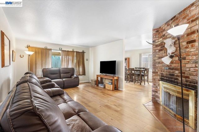 21330 Kahlert St, Castro Valley, CA 94546