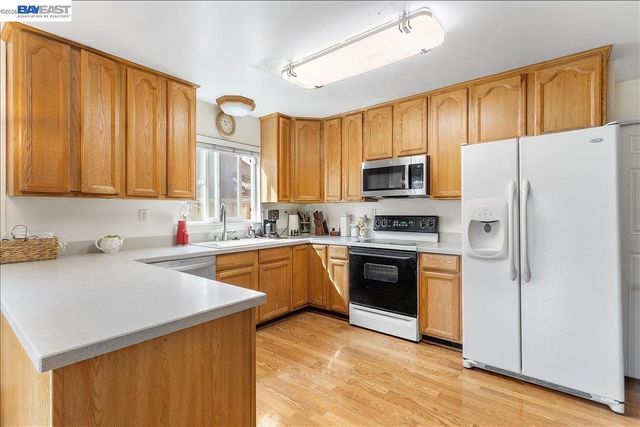 21330 Kahlert St, Castro Valley, CA 94546