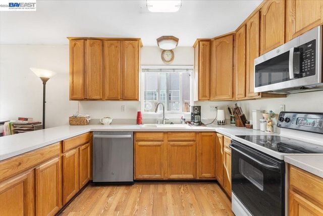 21330 Kahlert St, Castro Valley, CA 94546