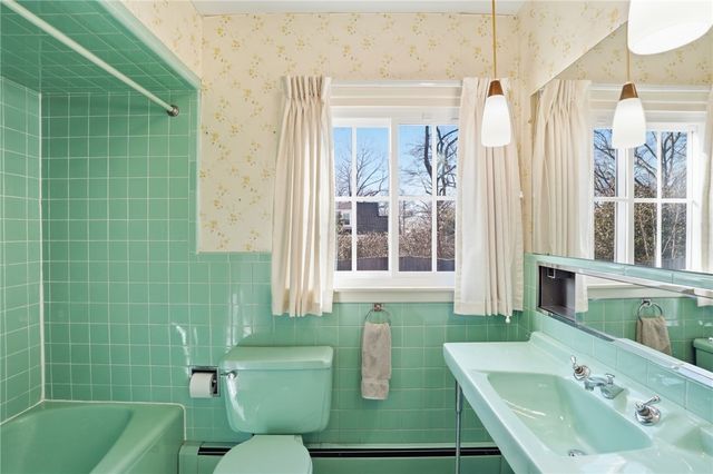 242 Bretton Woods Drive, Cranston, RI 02920