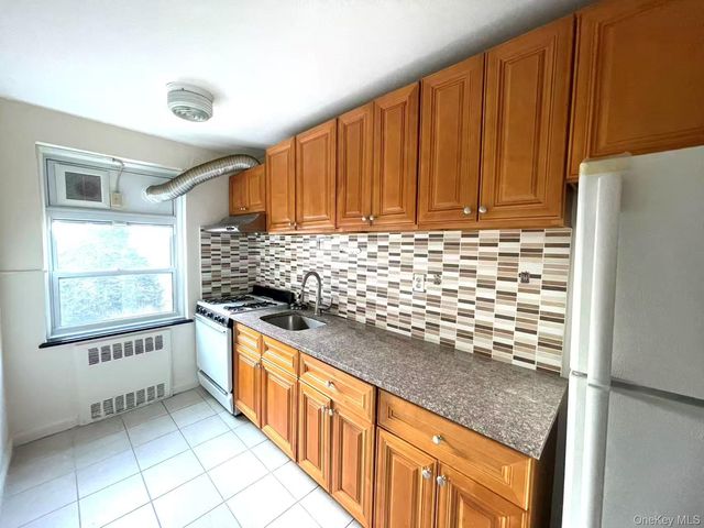 147-37 38th Avenue C64, Flushing, NY 11354