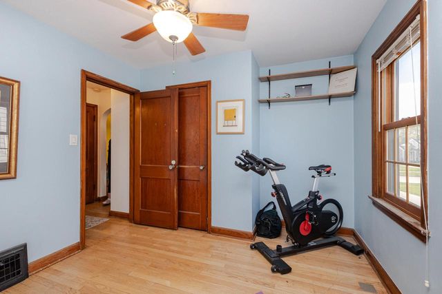 2876 86th STREET, West Allis, WI 53227