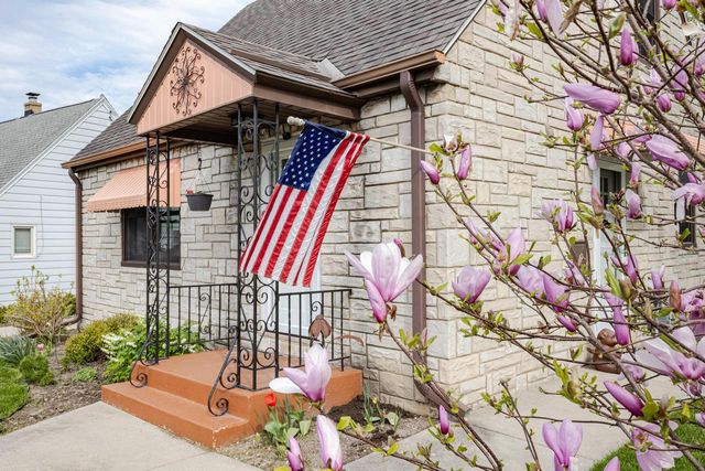 2876 86th STREET, West Allis, WI 53227