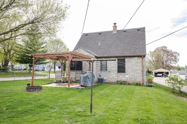 2876 86th STREET, West Allis, WI 53227