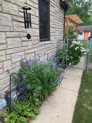 2876 86th STREET, West Allis, WI 53227