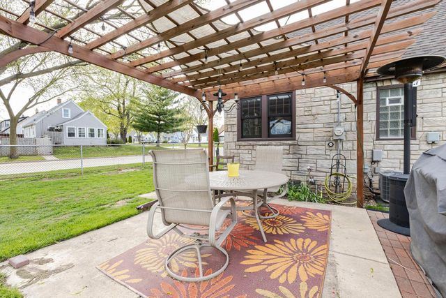 2876 86th STREET, West Allis, WI 53227