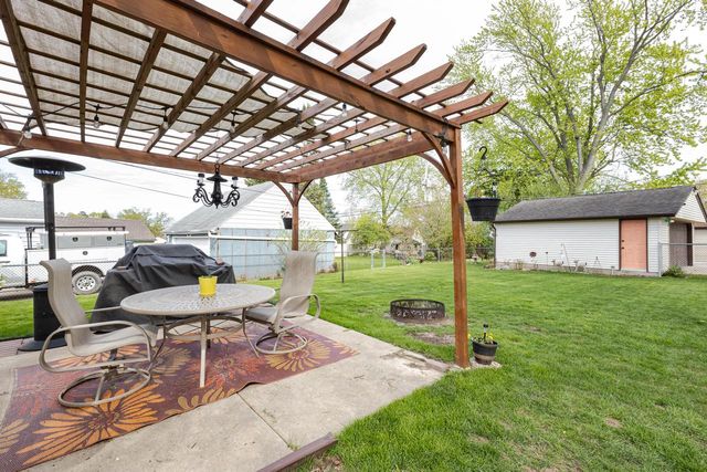 2876 86th STREET, West Allis, WI 53227