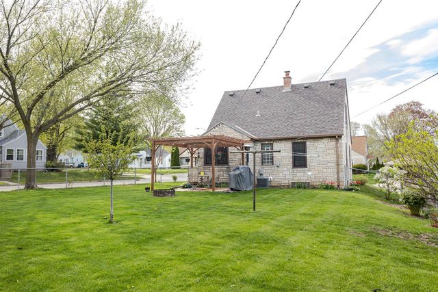 2876 86th STREET, West Allis, WI 53227