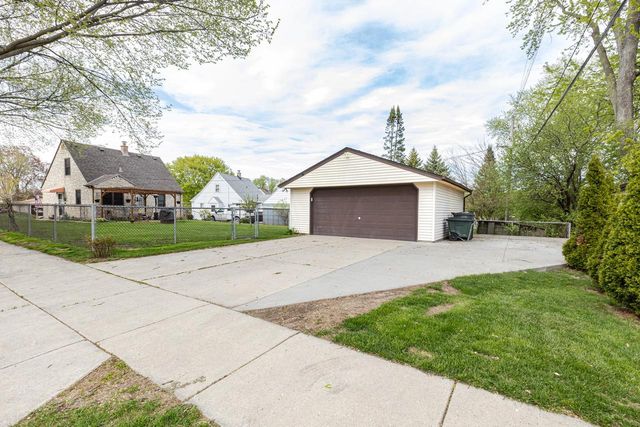 2876 86th STREET, West Allis, WI 53227