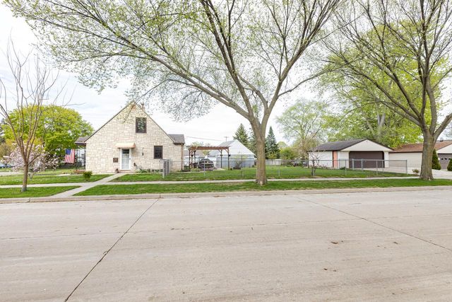 2876 86th STREET, West Allis, WI 53227