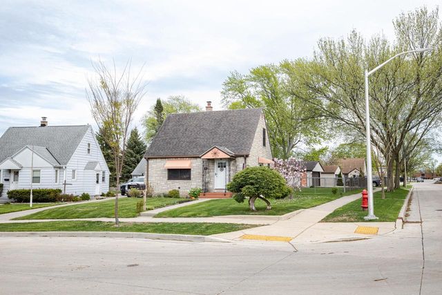 2876 86th STREET, West Allis, WI 53227