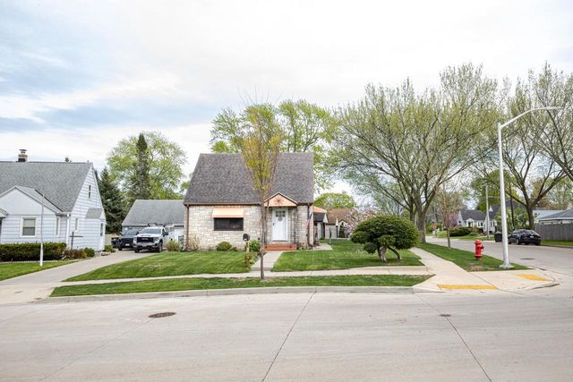 2876 86th STREET, West Allis, WI 53227