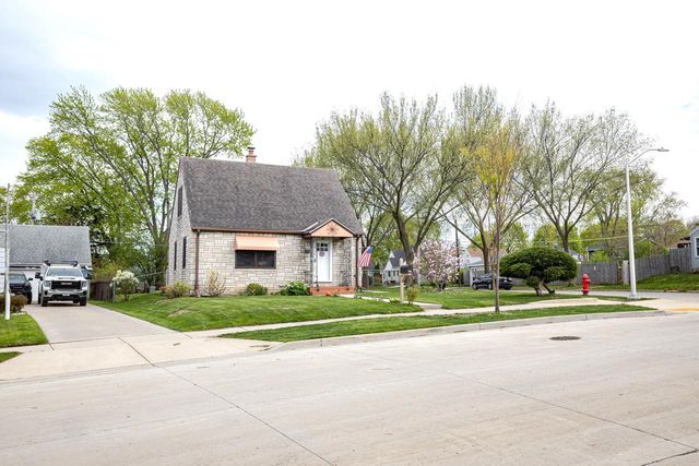 2876 86th STREET, West Allis, WI 53227