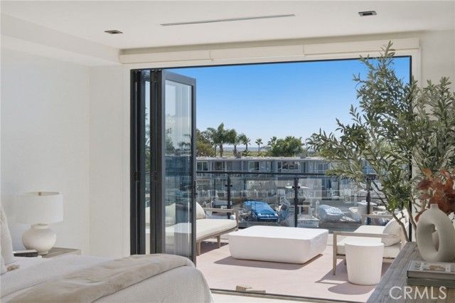 17007 Edgewater Lane, Huntington Beach, CA 92649