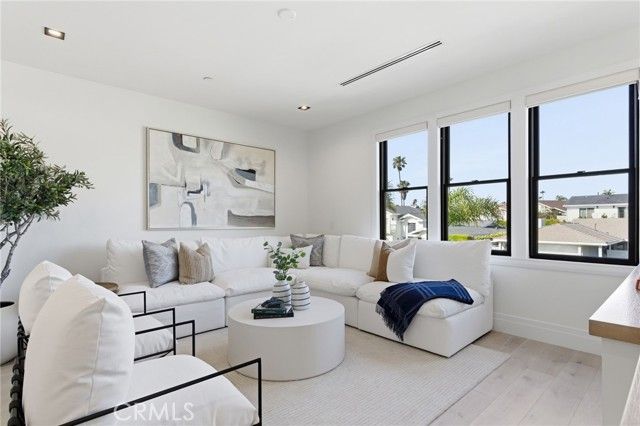 17007 Edgewater Lane, Huntington Beach, CA 92649